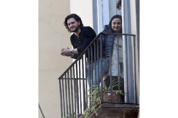 ...danach sichtlich genoss und sich noch ein wenig weiter anhimmeln lies - fast so wie bei 'Romeo und Julia', nur umgekehrt ...
