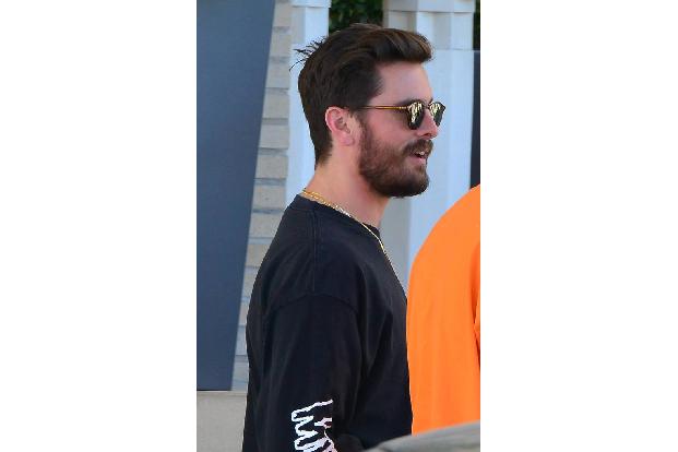 ...wenig später kam er: Scott Disick! Der On/Off-Freund von Kourtney Kardashian ist also erneut voll integriert in den Karda...