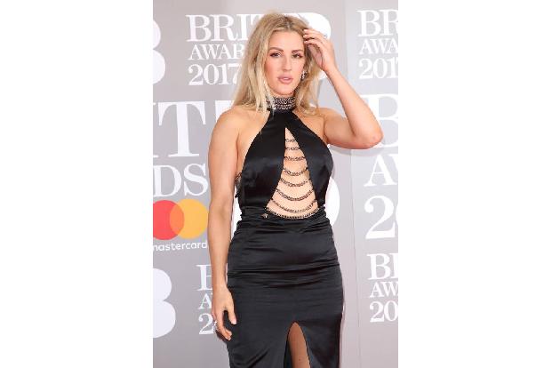 ...Ellie Goulding nutze den Nachrichtendienst für ihre Botschaft in die Heimat, die aufbauen sollte: 