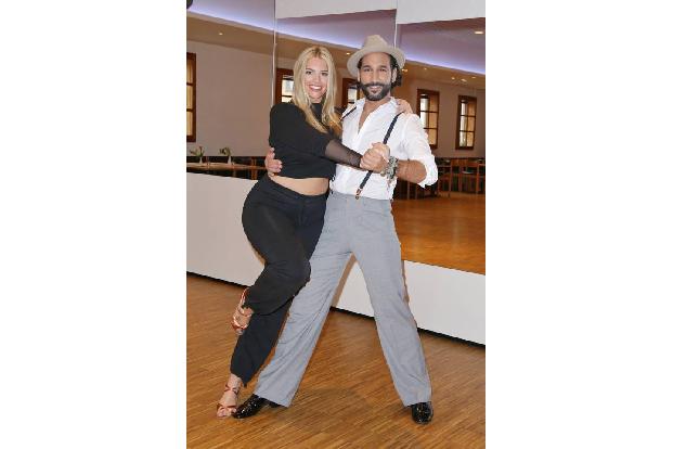 Da hat sich Massimo Sinató mal wieder eine attraktive Tanzpartnerin bei 'Let's Dance' geangelt! In der 10. Staffel der RTL-S... Da hat sich Massimo Sinató mal wieder eine attraktive Tanzpartnerin bei 'Let's Dance' geangelt! In der 10. Staffel der RTL-S...