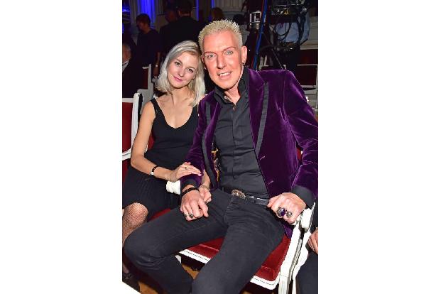 ...ein ähnlich harmonisches Bild lieferten Scooter-Sänger H.P. Baxxter und seine neue Freundin Lysann Geller ab. Doch nach...