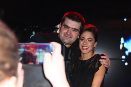 ...ein Erinnerungsfoto mit der Sängerin gemacht. Tini Stoessel ist eben ein richtiger Star, nicht nur in Südamerika. 