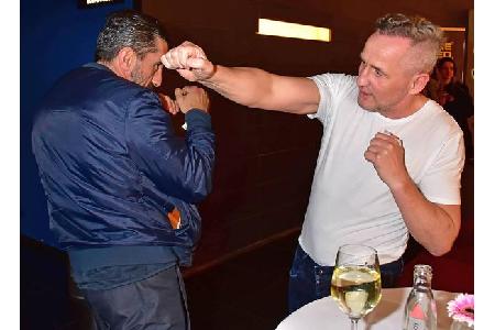 ...diese beiden auch eine ernste Sache auszutragen hatten? Die Schauspieler Erdal Yıldız und Tim Wilde ließen nämlich die Fä...
