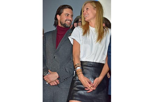 ...einer war dabei nicht so ganz bei der Sache: Schauspieler Tom Beck hatte eigentlich nur Augen für die schöne Toni Garrn, ...