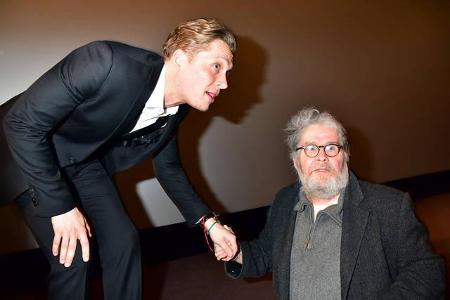 ...zu Matthias Schweighöfer: Nicht nur dessen Mutter war bei der Premiere vor Ort, sondern auch sein Vater Michael. Dass...