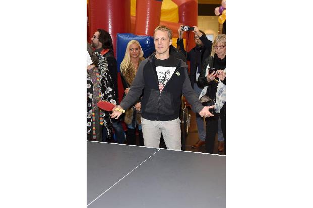 ...ihre Kollegen im Dienst des guten Zwecks heraus. Da hatte sich Oliver Pocher wohl auf ein leichteres Spiel eingestellt - ...