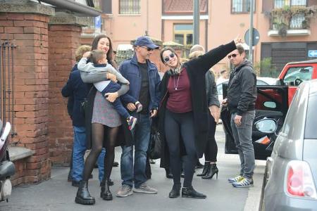 ...letztendlich dann doch noch ein mehr oder weniger schönes Familienfoto entstand. Als Ramazzotti in Mailand muss man die F...