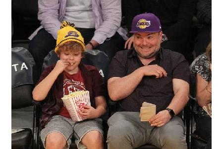 Wenn man Jack Black zusammen mit seinem Sohn Samuel bei einem Spiel der Lakers in Los Angeles am Dienstag so beobachtete, wu... Wenn man Jack Black zusammen mit seinem Sohn Samuel bei einem Spiel der Lakers in Los Angeles am Dienstag so beobachtete, wu...