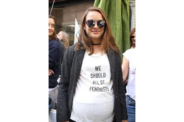 ...hingegen setzten mit ihren Aufdrucken ein politisches Statement. Natalie Portman forderte: 