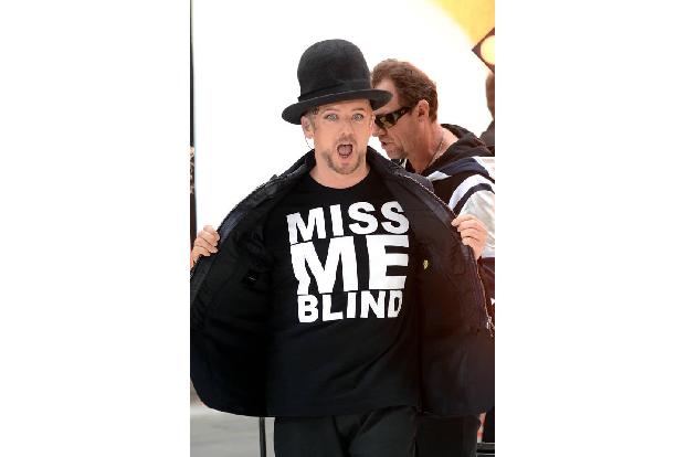 ...die Statement-Shirts bei den Stars oft wirklich außergewöhnlich. Boy George will uns mit 