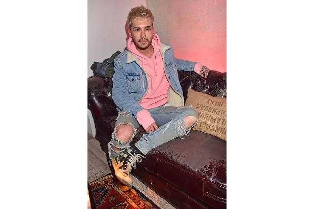 ...Bill scheint immer mehr auf den Jeans-und-Pulli-Look zu stehen - auch wenn die blondierten Haare seiner Extrovertiertheit...