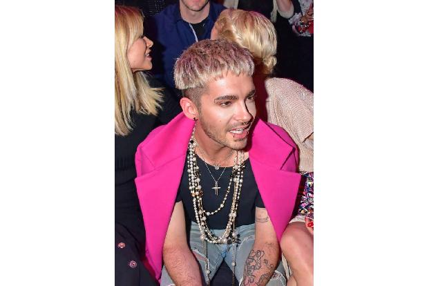 ...wurden anlässlich der Berlin Fashion Week auch schon mal mit einem Hauch Pink eingefärbt - passend zum pinken Mantel. Blo...