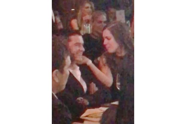 ...nur wenige Tage zuvor wurde der Schwerenöter beim Fremdflirten erwischt. Bei einer Pre-Oscar-Party gab es diese intimen S...