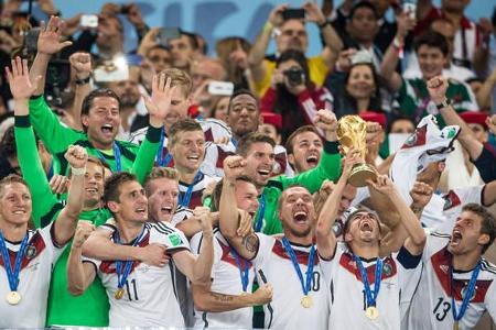 ...der Nationalmannschaft nicht fehlen durften. Unter den Gästen befand sich natürlich Lukas Podolski. Die National-Elf inde...