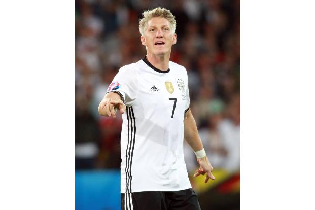 ...Schweini als langjährigen Weggefährten bereits verabschiedet: Nach Philipp Lahm wurde er ab dem 2. September 2014 Mannsch...