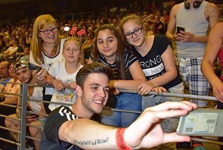 ...Gleiche gilt auch für Luca Hänni, der als einer der ersten deutschsprachigen Justin-Bieber-Pendants gehandelt wurde. Im z...