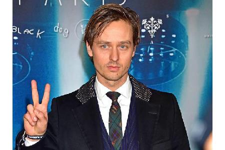 ...Schauspieler Tom Schilling, der als bekennender Fan natürlich gerne in die Volksbühne Berlin kam. 