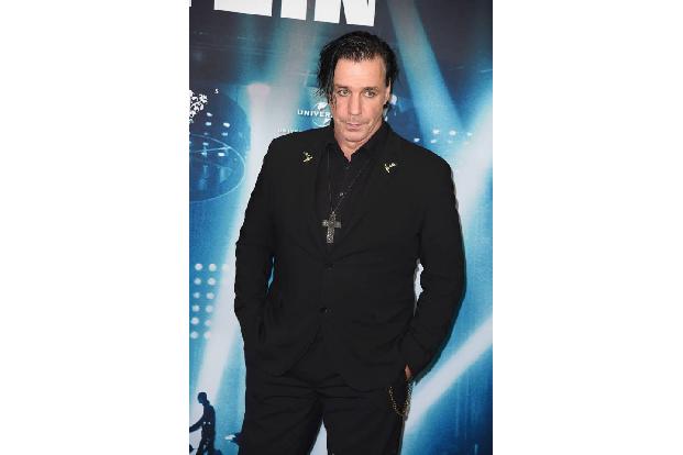 ...wie Sänger Till Lindemann blieben. Der schickte lieber seine Bandkollegen vor und schwieg selbst. 