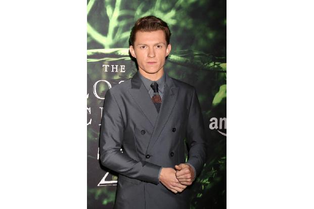 ...vergessen werden: Tom Holland gehört nämlich mit zum Cast des Abenteuerfilms. Der Streifen hat neben namhaften Schauspiel...