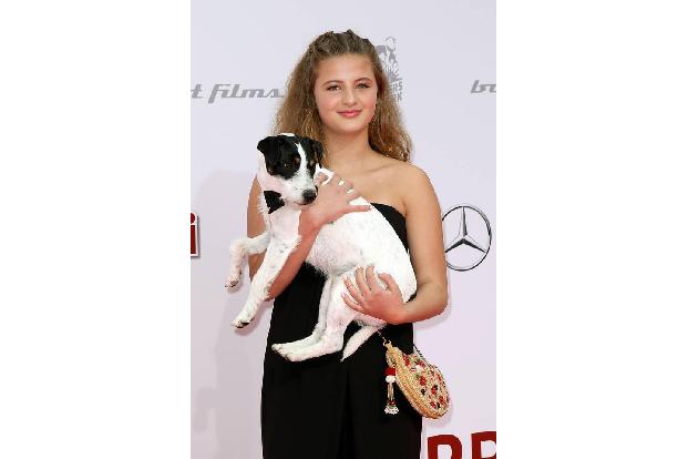 ...hatte am Wochenende noch etwas ganz bestimmtes lieb gewonnen: Filmhund Frodo. Der süße Vierbeiner ist nämlich Teil des Ca...