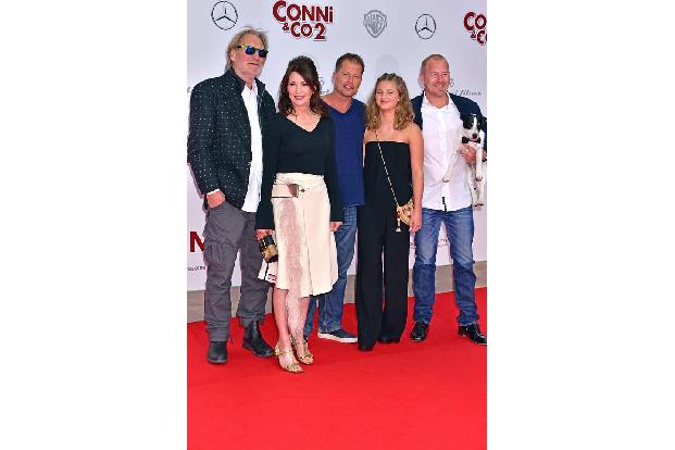 ...Matthias Habich, Iris Berben und Heino Ferch gehören, die natürlich bei der Premiere ebenfalls auf dem roten Teppich anwe...