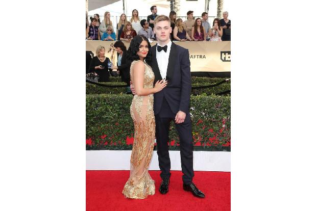 ...auch mit Levi Meaden ziemlich angezogen sein. Zumindest auf dem roten Teppich der SAG-Awards im Januar 2017. Wobei man au...