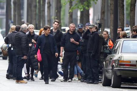 ...Tom Cruise diesen Status so oder so nicht braucht, ist er doch ein waschechter Hollywoodstar, um den sich alles dreht und...