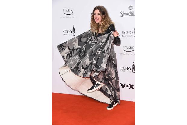 ...aber ebenfalls, wenn man sich auf dem roten Teppich ein wenig ins Zeug legt. Das dachten sich wohl Nena-Tochter Larissa K...