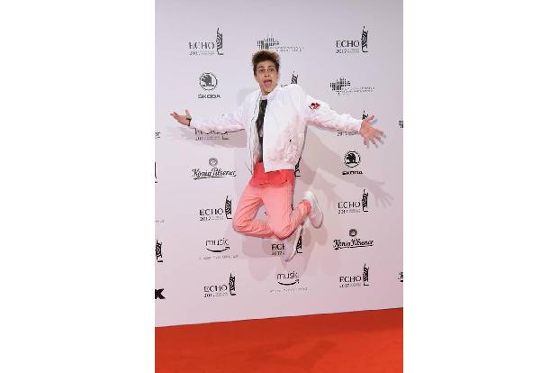 ...Nachwuchsstar Lukas Rieger. Denn wenn man ein wenig beim Echo herumspringt, verkauft man mehr Platten, scheint die neue M...