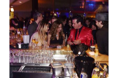 ...er und seine damals auch schon wieder Ex sich bei der Aftershow-Party über den Weg liefen. Mit Sophias Mama Simone Thomal...