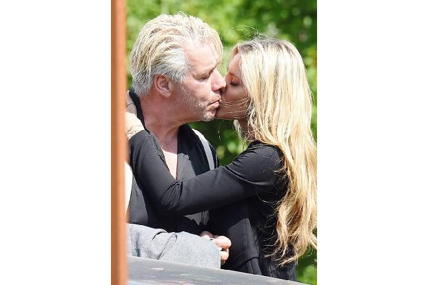 ...Sophia Thomalla und Till Lindemann finden doch noch wieder zusammen. Irgendwie können sie ja nicht ohne einander. Und gan...