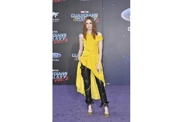 ...eher auf der dunklen Seite der Macht steht Karen Gillan alias Nebula. Ihr Look bei der Premiere schüchterte aber zum Glüc...