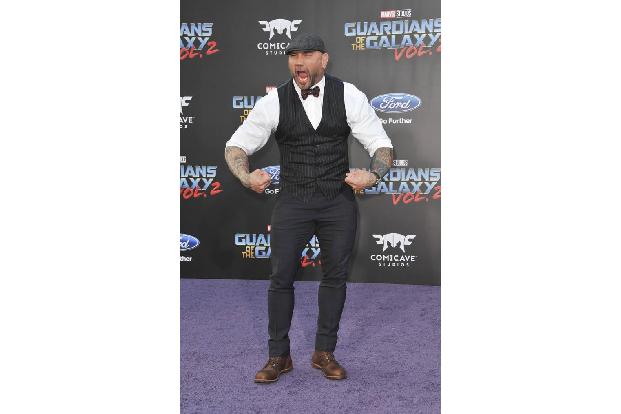 ...wollte mit seiner Pose die Paparazzi offensichtlich in Angst und Schrecken versetzen - dabei ist Dave Bautista im Streife...