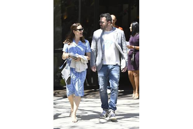 Es ist schon kurios: In den zehn Jahren ihrer Ehe hatten sich Jennifer Garner und Ben Affleck selten öffentlich so strahlend... Es ist schon kurios: In den zehn Jahren ihrer Ehe hatten sich Jennifer Garner und Ben Affleck selten öffentlich so strahlend...