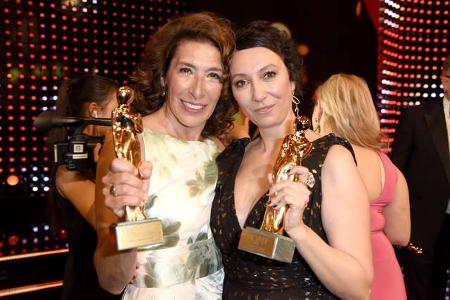 ...Adele Neuhauser und Ursula Strauss wurden vom Publikum ebenfalls mit einer Romy bedacht. Erstere für ihre Leistung im Aus...