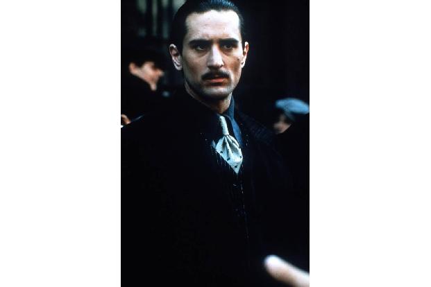 ...Robert De Niro mal so aussah: Bei dem zweiten Teil der Kultreihe 'Der Pate' 1974 war der heute 73-Jährige ein richtiger J...