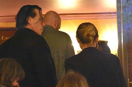 ...sich im Inneren des Renaissance-Theaters dann wieder ziemlich nahe kamen - rein platonisch natürlich. Denn Till und Sophi...