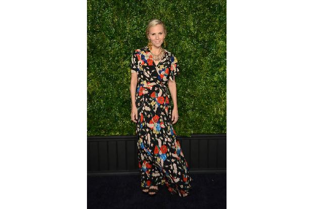 ...Tory Burch kam eine weitere Modegröße nach New York. Die Designerin versprühte in ihrem bodenlangen Blütentraum so viel L...