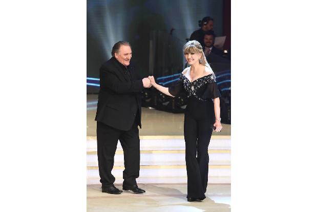 ...die Moderatorin der italienischen Version von 'Let's Dance', Milly Carlucci, konnte sich den tänzerischen Avancen der Lei...