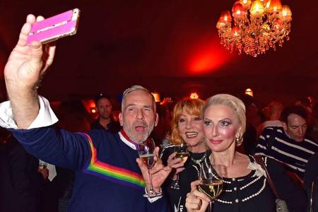 ...mit Désirée Nick. Der Star des Abends stand klarer Weise bei allen Gästen im Mittelpunkt, wobei noch ein paar private Eri...