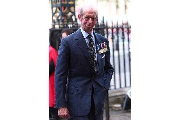 ...hat einen Cousin namens Prinz Edward, Duke von Kent. Der ist wiederum der Großvater von Lady Amelia Windsor - und..