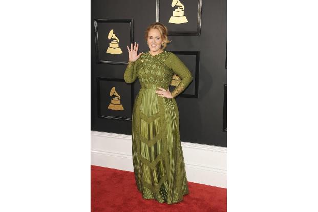 Natürlich war sie die große Gewinnerin des Abends: Adele konnte fünf der begehrten Trophäen mit nachhause nehmen. Doch etwas... Natürlich war sie die große Gewinnerin des Abends: Adele konnte fünf der begehrten Trophäen mit nachhause nehmen. Doch etwas...