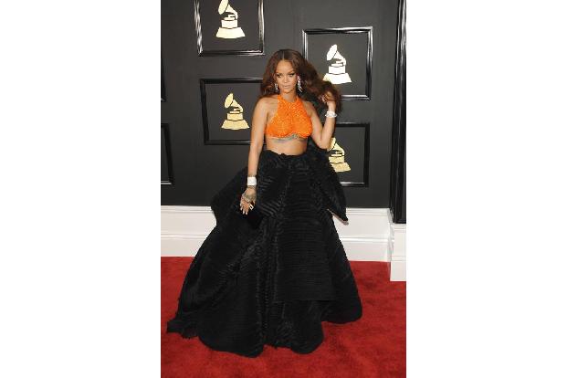 ...kleine Verliererin konnte man dagegen wohl Rihanna bezeichnen. Zwar war sie in acht Kategorien nominiert, konnte aber kei...