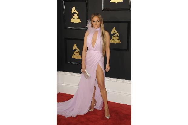 ...musste sie sich aber auch ein wenig ablenken. Zwar war ihr Exfreund Drake nicht anwesend, er gewann trotzdem zwei Grammys...