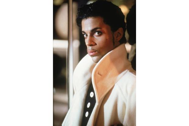 ...Prince wurde in Form eines Medleys geehrt, welches von Sänger Bruno Mars zum Besten gegeben wurde. Und...