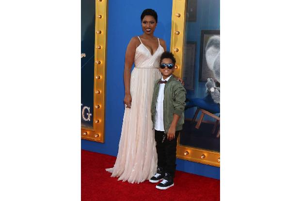 ...ganzer Stolz ist hingegen Söhnchen David Daniel Otunga Jr., der Mama Jennifer Hudson zur Premiere von 'Sing' begleiten du...