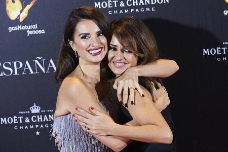 ...baut man auf Geschwisterliebe und vor allem auf ihre Unterstützung. Penélope Cruz und ihre Schwester Mónica standen nicht...