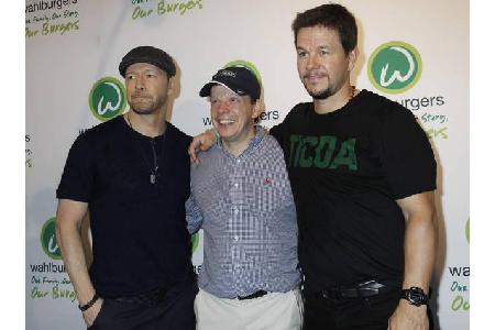 ...Wahlbergs gibt es bei der Kette Wahlburgers. Mark Wahlberg und seine Brüder Donnie und Paul braten professionell Patties ...