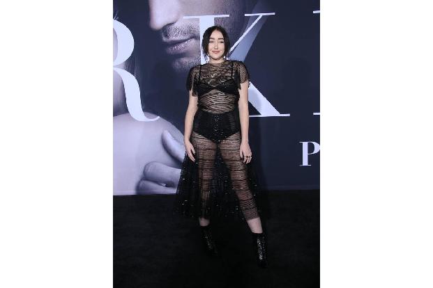 ...ihre Kollegin Noah Cyrus wollte mit Durchblick beeindrucken. Das gelang der kleinen Schwester von Miley Cyrus leider nich...