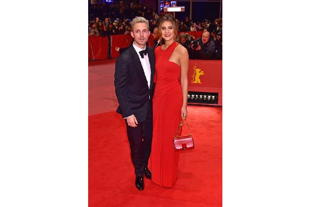 ...man auch stylisch im Doppelpack sein kann, bewies 'GNTM'-Gewinnerin Stefanie Giesinger mit ihrem YouTuber-Freund Marcus B...